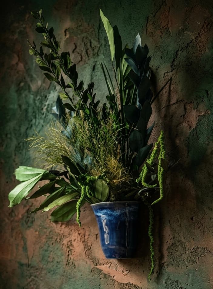 Ručne vyrobená keramická nástenná váza „Polnočná hlbočina“ 2